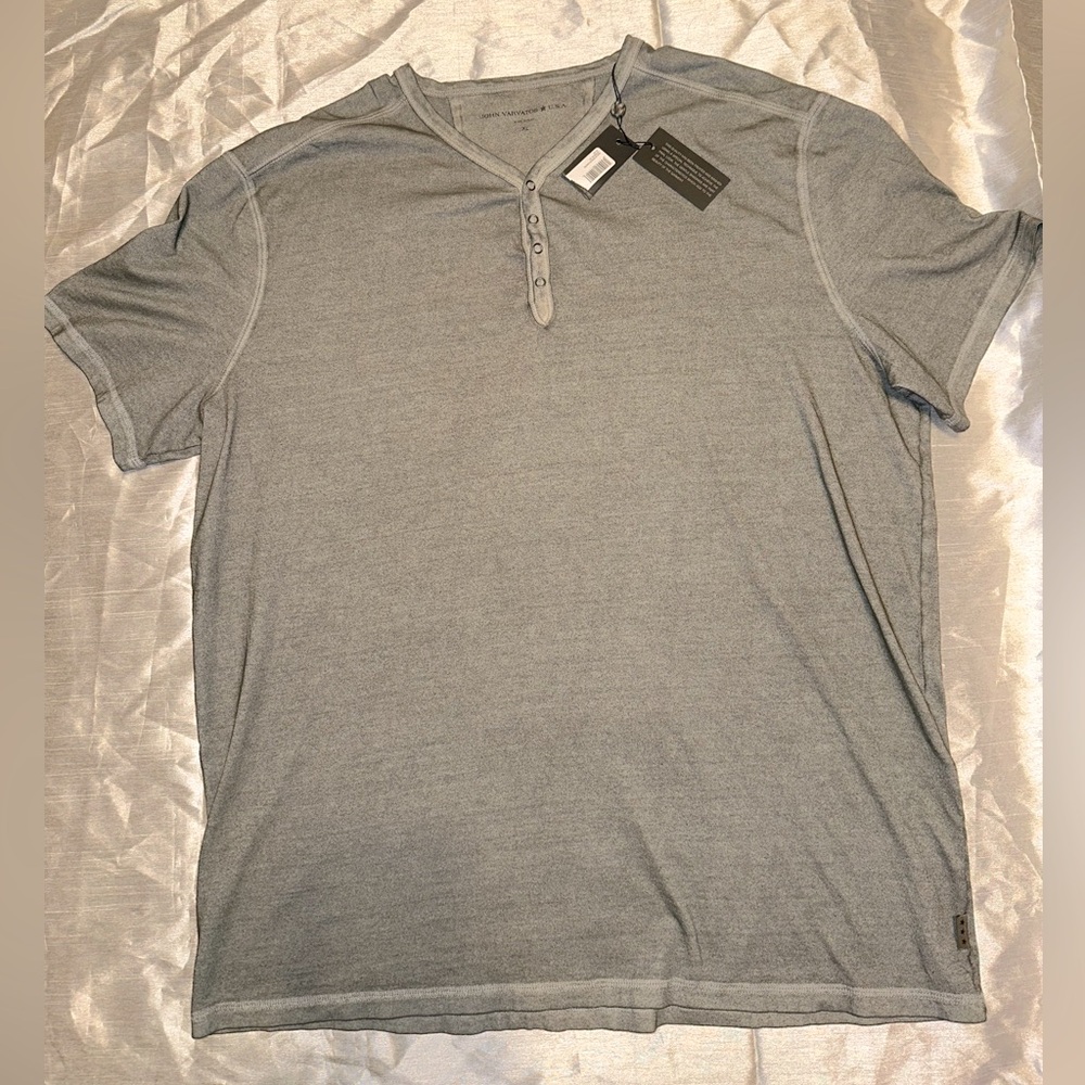Men’s John Varvatos Henley - Short Sleeve /Snap Buttons - Size XL Gray